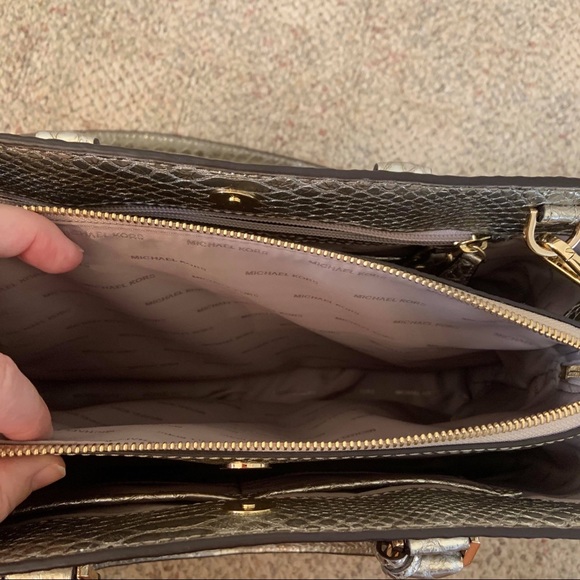 Michael Kors Purse in Perfect Condition - Picture 6 of 8